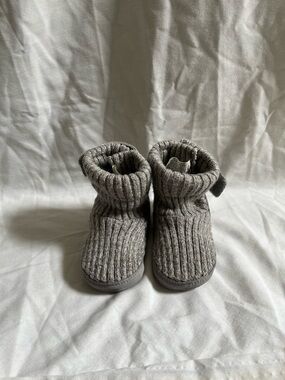 UGG Skylar Baby / Toddler Ribbed Knit Booties in Gray